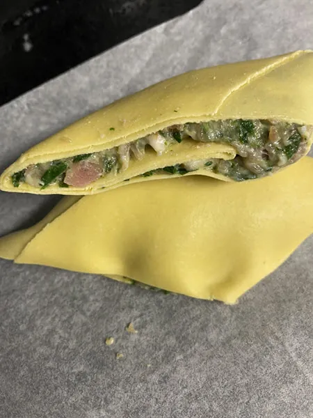 Maultasche „Opa’s Beschde“ mit Hack- und Rauchfleisch, aufgeschnitten