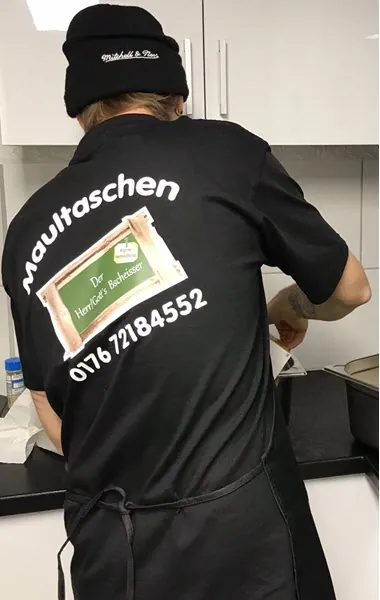 T-Shirt mit dem Aufdruck „Der Herrgottsbscheisser“